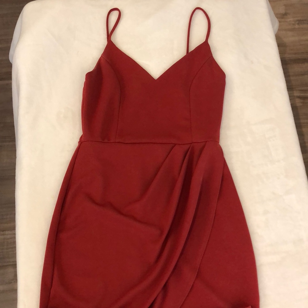 Lulu’s Bodycon Dress in Wine Red!